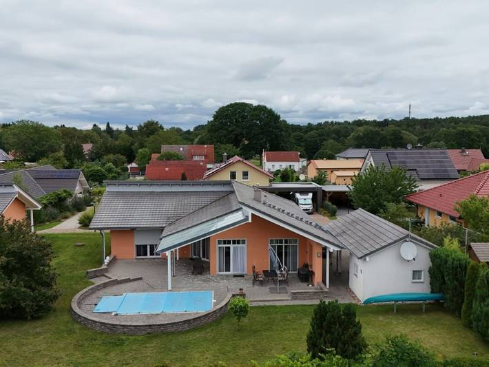 Ferienhaus für 5 Personen, mit Pool und Garten sowie Terrasse, kinderfreundlich in Wesenberg