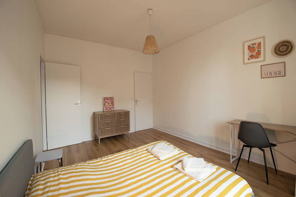 Entire apartment, Les Rosiers - Bright living room with private garden in Fougères, Fougères-Vitré