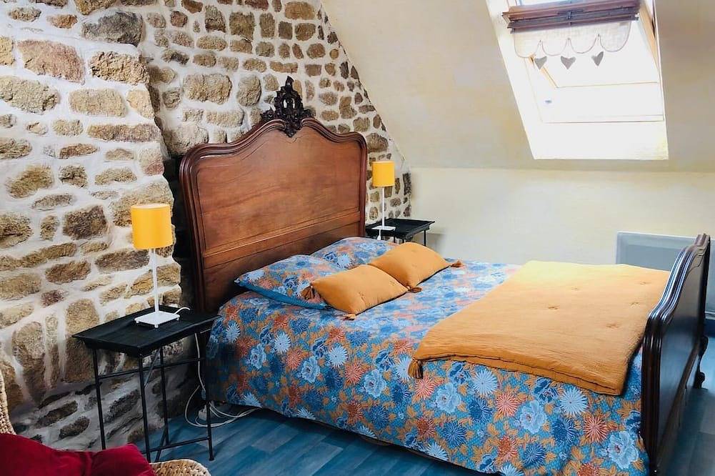 Entire apartment, House of Hydrangeas in Saint-Laurent-de-Terregatte, Avranches region