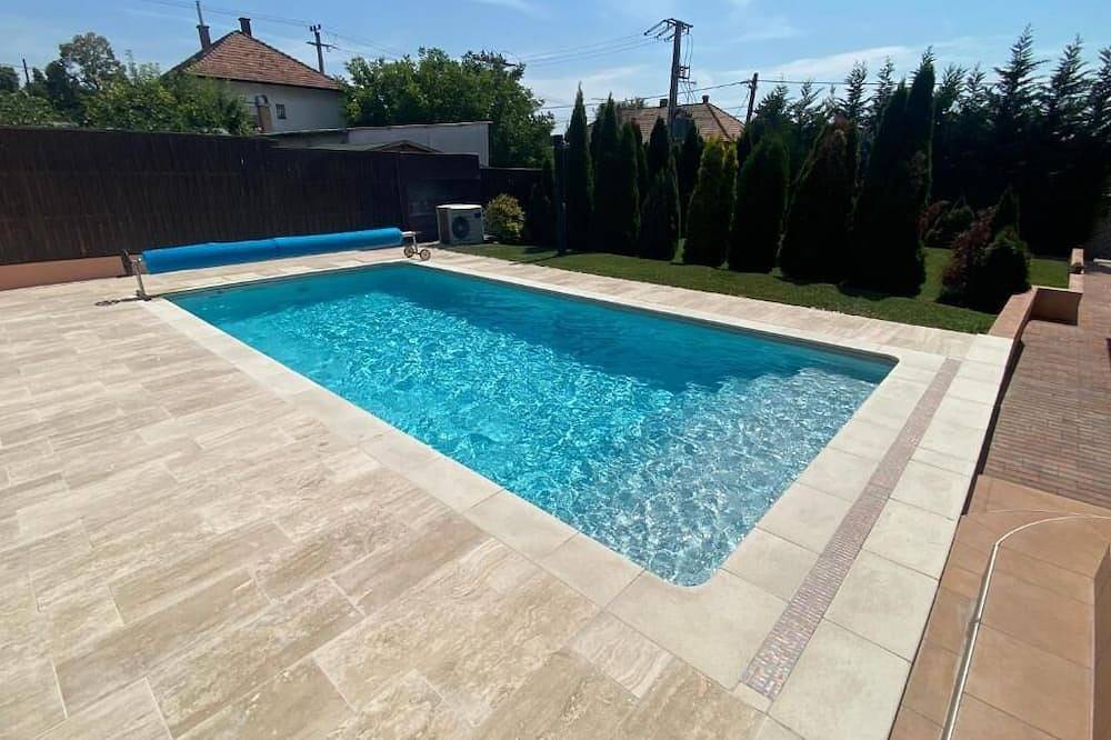 Ganze Wohnung, Garden Spa Resort - A private apartment with heated pool, terrace, and garden. in Budapest, Mittelungarn