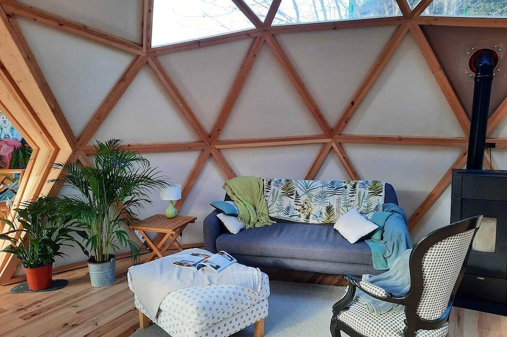 Dôme Géodésique - Cocooning \"pour une Nuit Presque à la Belle Étoile\" in Chambon-sur-Lac, Parque Natural Regional Volcans d'Auvergne
