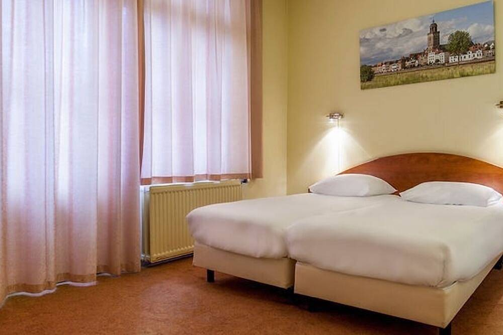 Stay in Style with On-Site Bar, Breakfast Service, Near Speelgoedmuseum in Deventer, IJssel
