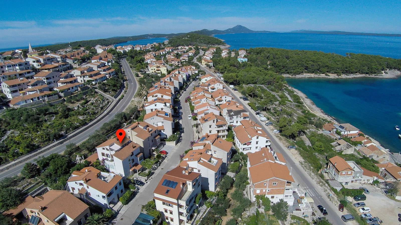 Appartamento intero, Appartamento Prica 3 si trova a Lussinpiccolo, nella zona di Zagazinjina, e possibile ospitare 4-5 persone. Si trova vicino alla spiaggia e ha una vista sul mare. in Lussinpiccolo, Lussino