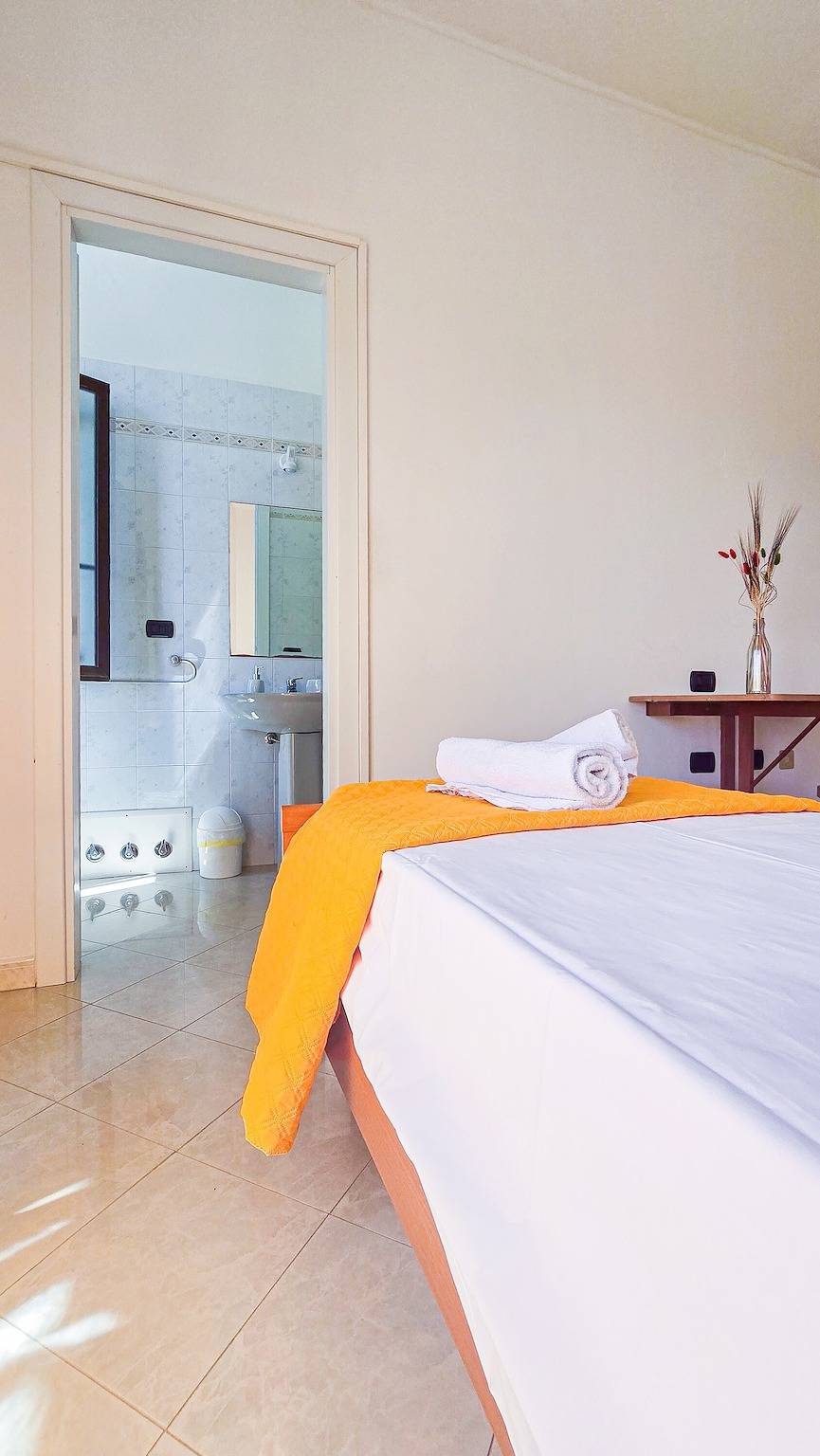 Camera singola con bagno privato in Gonnesa, Iglesiente