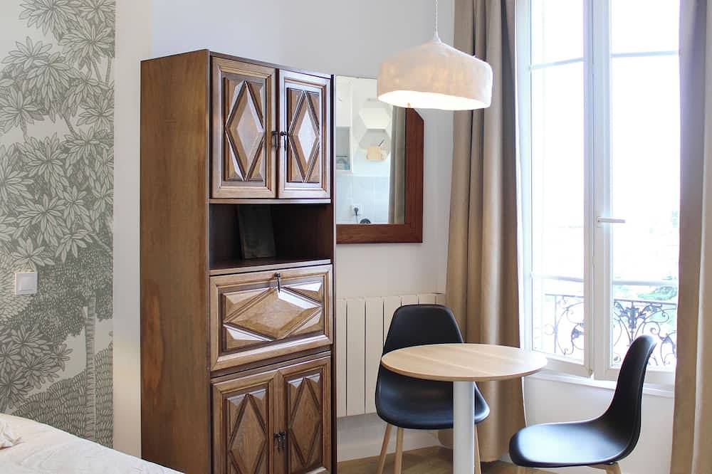 Appartement entier, Studio Cosy Vue Dégagée proche Paris in Montreuil, Seine-Saint-Denis