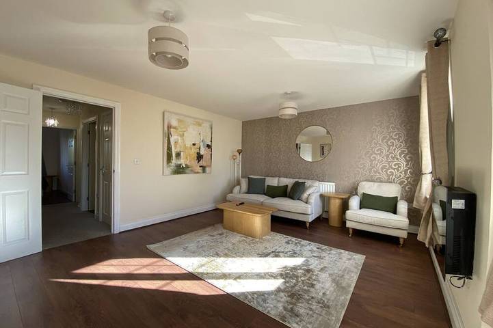 Apartment for 9 people, with garden in Maidenhead