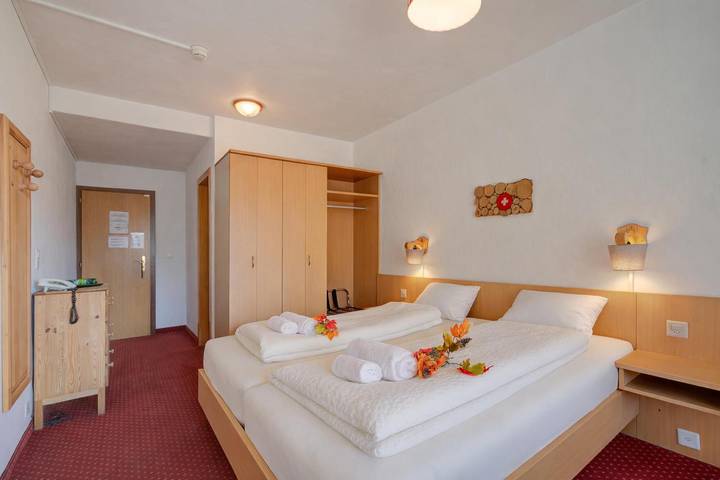 Hotel for 2 people, child-friendly in Swiss Alps