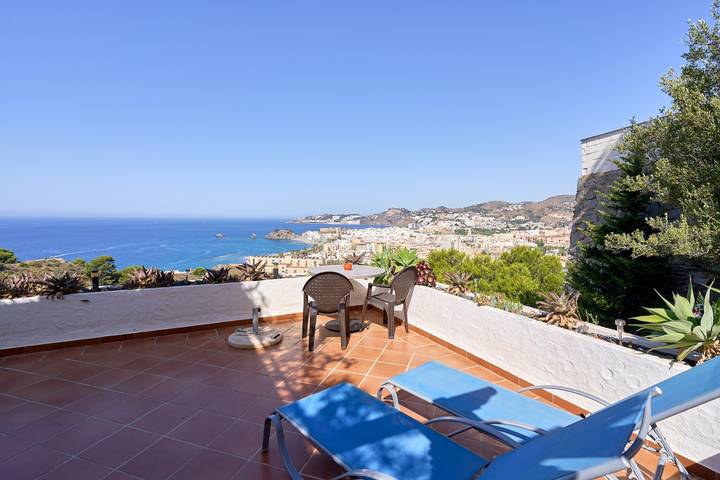 Holiday Home 'Trino' with Sea Views, Wi-Fi and Air Conditioning in Velilla-Taramay, Almuñecar