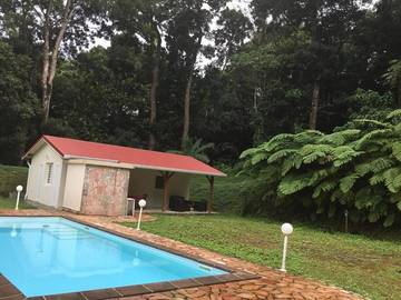 Gîte pour 4 personnes, avec piscine et jardin, adapté aux familles dans Saint-Joseph (Martinique)