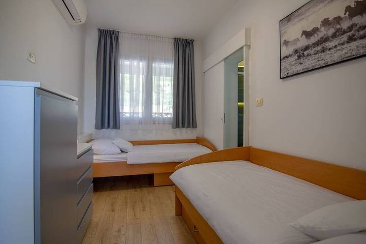 Villa Elin mit großem, privatem Pool in Seoca in Dalmatinisches Zagora