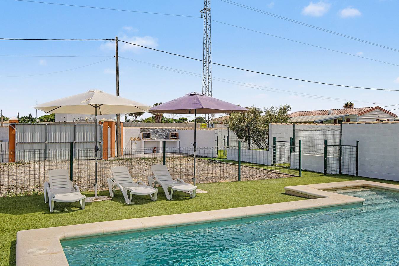 Casa Vacacional 'El Olivo 2' con Piscina Compartida, Wi-Fi y Aire Acondicionado in Playa La Barrosa, Chiclana de la Frontera