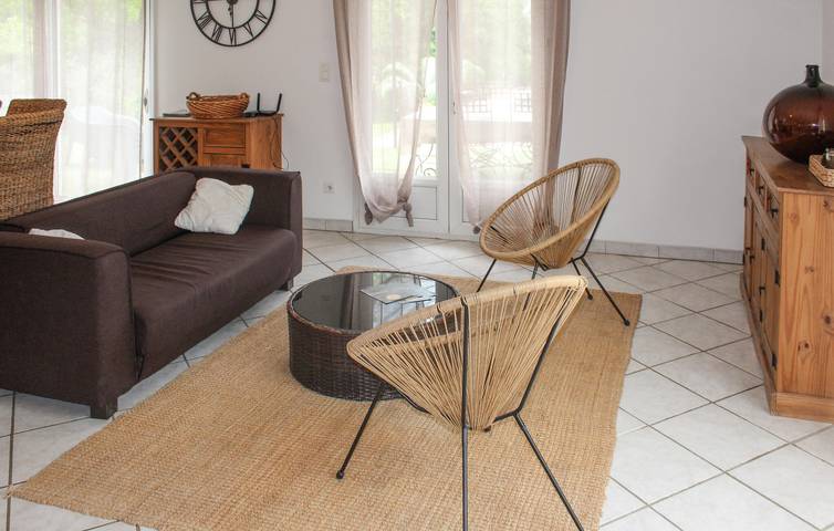 Apartamento con vistas a la montaña, piscina y jardín in Grignan, Región de Nyons