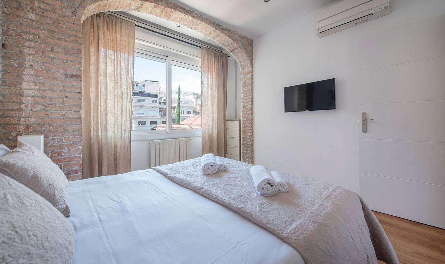 Entire apartment, Holiday apartment for 7 people in Barcelona Centre, Barcelona