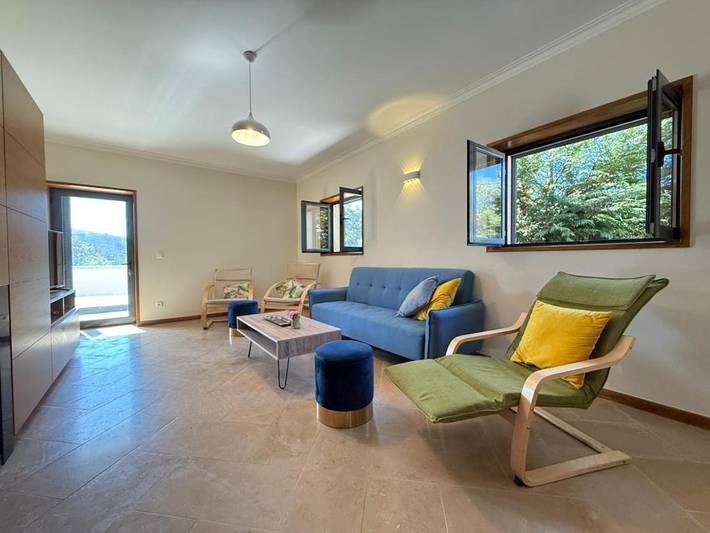 Gîte pour 10 personnes, avec Balcon et Terrasse ainsi que Jardin et Vue à Cabril