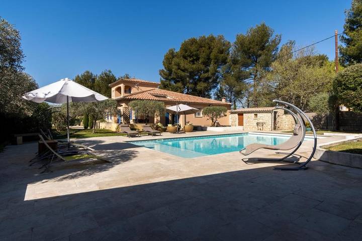 Location de vacances pour 6 personnes, avec jardin ainsi que piscine et vue à Modène