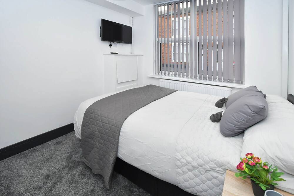 Superior-Doppelzimmer-Gemeinsames Badezimmer-With Tv in Crewe, Cheshire East