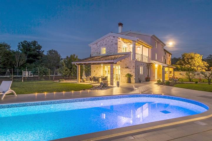 Villa für 10 Personen, mit Garten und Sauna sowie Pool in Umag und Umgebung