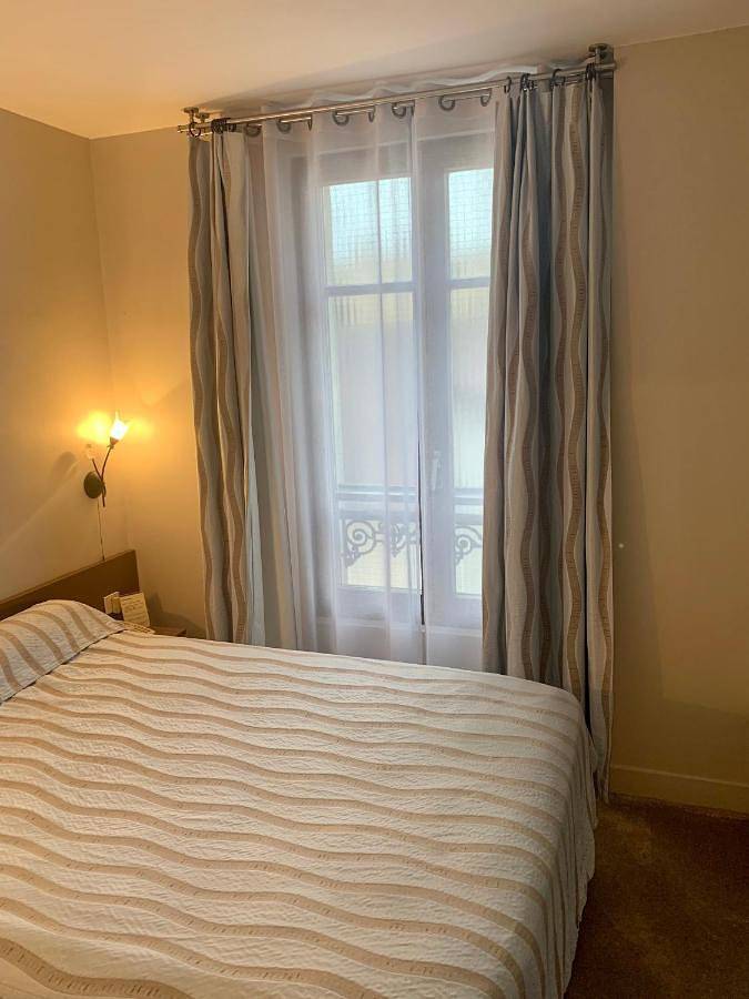 Hotel Paris Vesinet -ex Auberge des 3 Marches in Le Vésinet, Yvelines