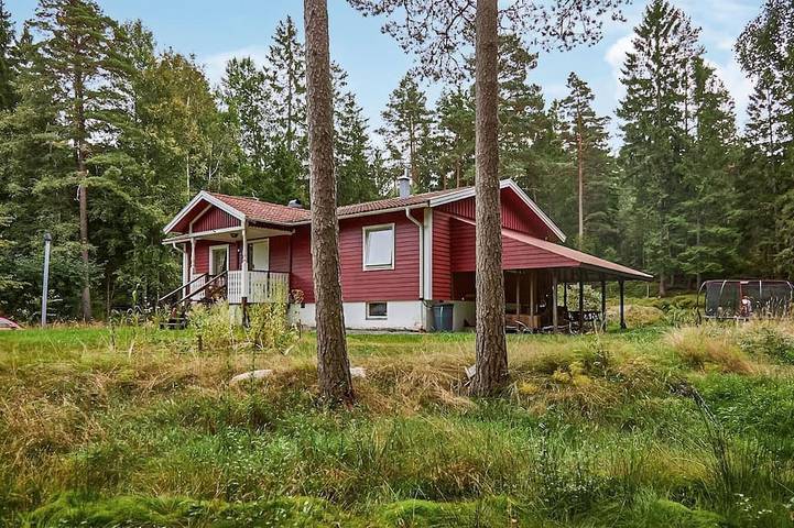 Vacation rental for 10 people, with yard and sauna in Bohuslän