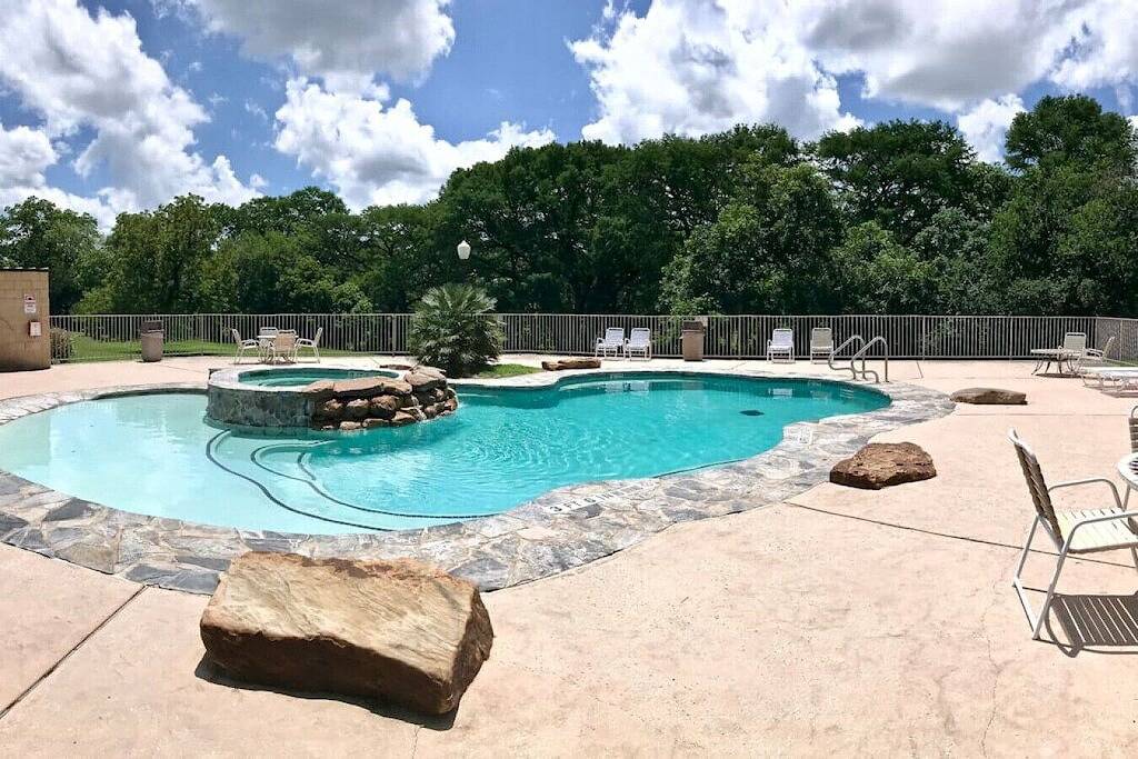 Ganze Wohnung, Riverside Retreat- 2Bdr / 2Bth- 1st Floor Einheit! in New Braunfels, Comal County