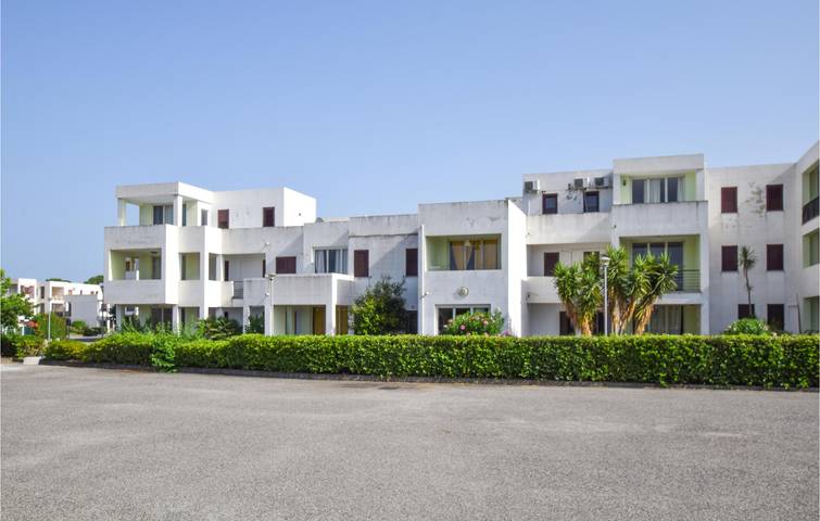 Appartamento intero, Appartamento al piano terra con vista mare, aria condizionata, parcheggio, cucina, internet (1.5 km dalla spiaggia) in Isca sullo Ionio, Provincia di Catanzaro