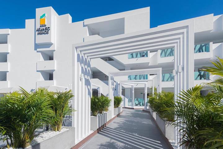 Hôtel pour 2 personnes, avec Balcon et Jacuzzi ainsi que Terrasse et Piscine