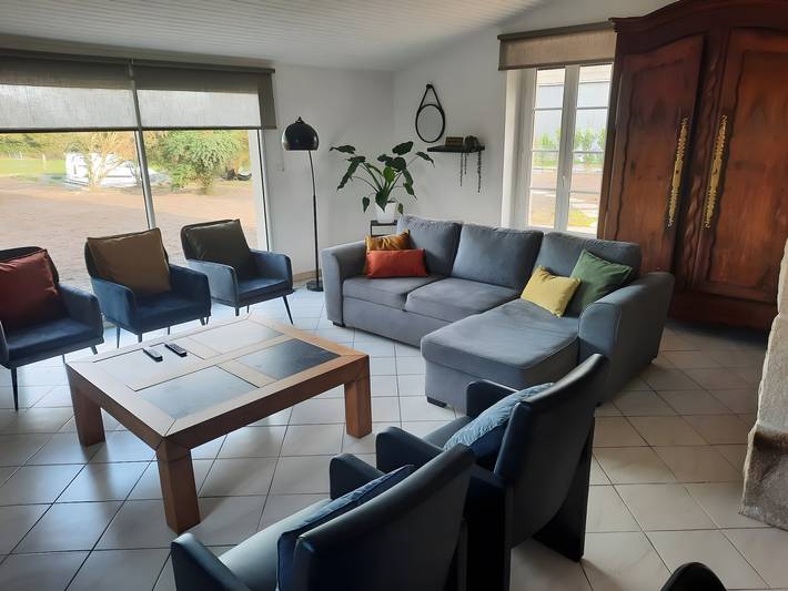 Casa Vacanze 'Gîtes L'autre Vie - Copines 8-10' con Terrazza Privata, Giardino e Wi-Fi in Bourseul, Dinan e dintorni