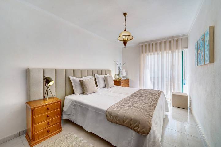 Appartement entier, Paradis en bord de mer à moins de 100 mètres de la plage in Armação de Pêra (costa), Armação de Pera