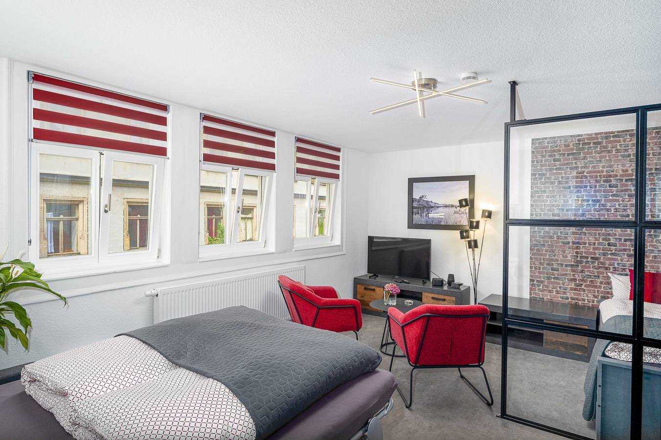 Ganze Ferienwohnung, City & Business Appartements Arnstadt - Zim 1, City Appartement ,40m²,komb.Wohn-Schlafraum,Küche,Bad mit Dusche,1.Og in Arnstadt, Thüringer Kernland