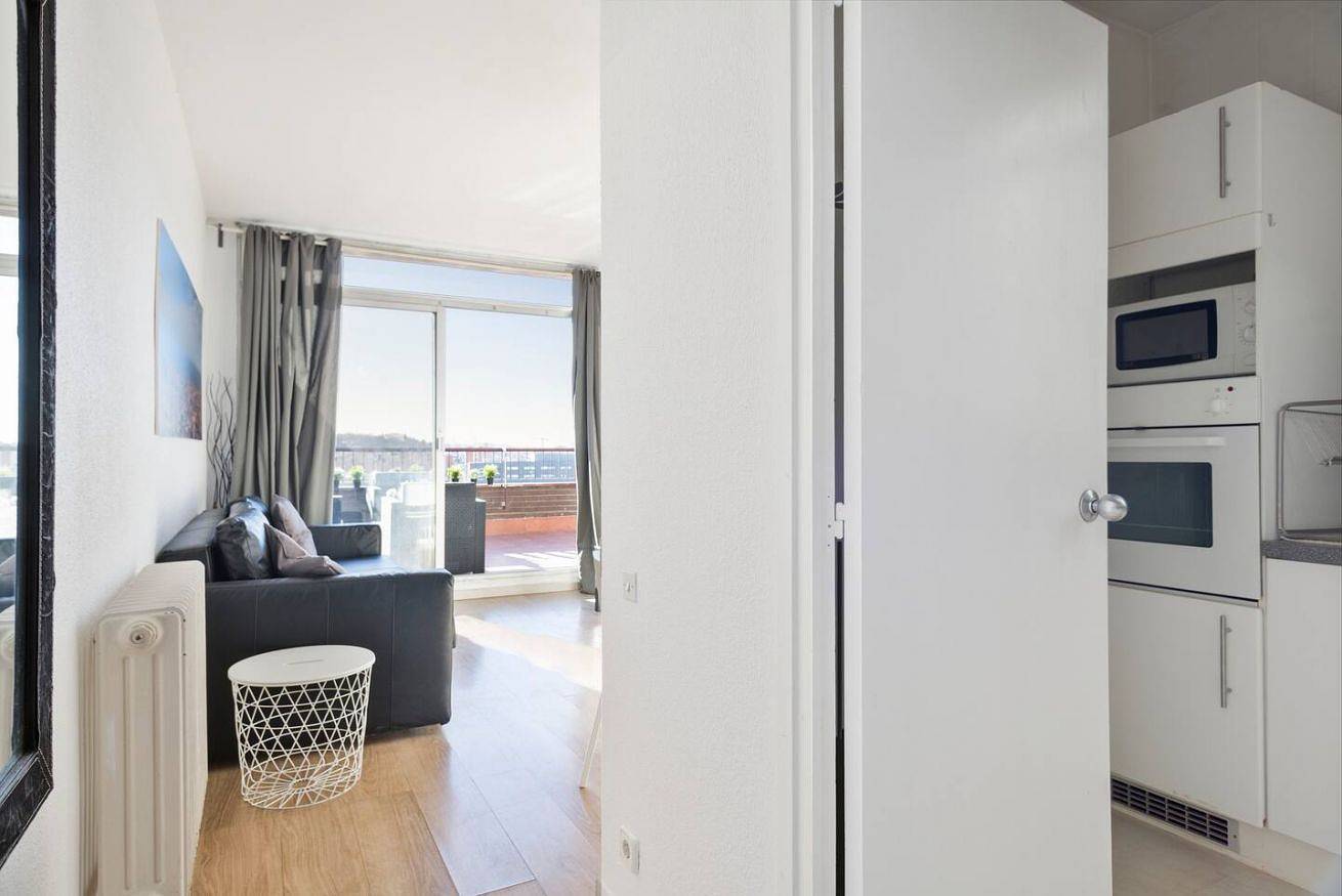 Entire apartment, Suites4days Sants Terrace Puiggarí in Barcelona Centre, Barcelona