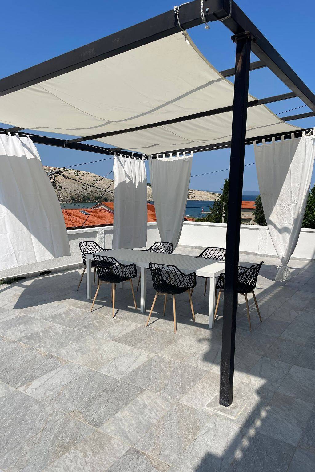 Ganze Wohnung, Mit Blick auf das Wasser in Lopar, Rab