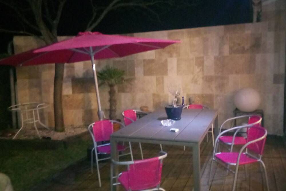 Cozy apartment, closed parkink free, wifi, air conditioning, 600m from Saint-Emilion in Saint-Sulpice-de-Faleyrens, Libourne region