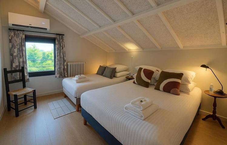 Location de vacances pour 10 personnes, avec piscine ainsi que vue et balcon à Mazeyrat-d'Allier - 4