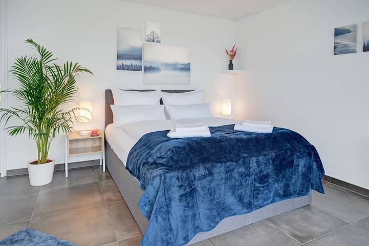 Entire apartment, Das Penthouse - Jacuzzi - Bbq - Dachterrasse - Parkplatz - Panoramaausblick in Karlsruhe, Rhine Plain