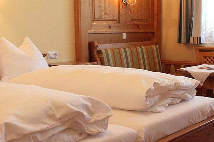 Ferienhaus für 2 Personen, mit Pool und Garten sowie Terrasse und Sauna, mit Haustier