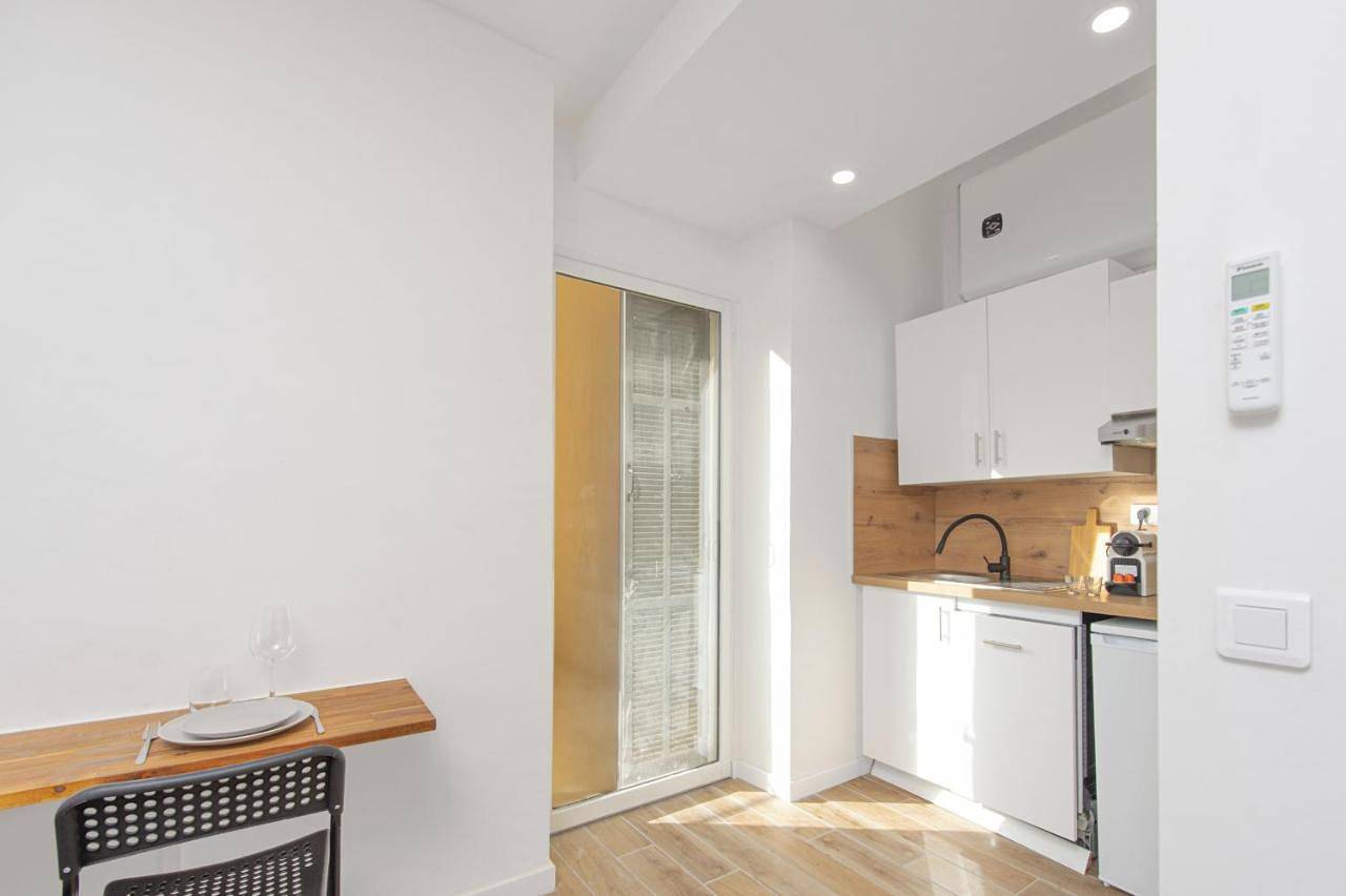 Appartement entier, Nice, 3-room refurbished apartment near train station in Nice, Côte méditerranéenne (France)