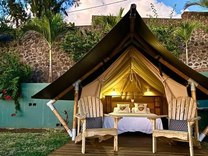 Tente pour 2 personnes, avec jardin et vue sur l' Île de la Réunion
