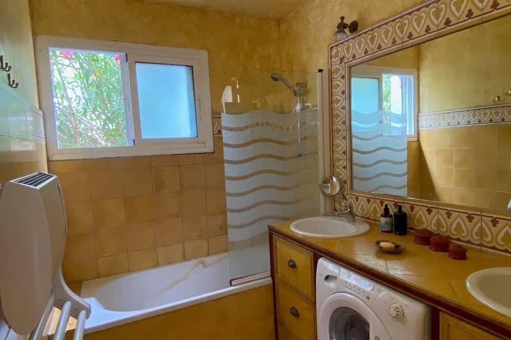 Maison à 300 m de la plage, avec extérieur très agréable in Plage des Chalets, Gruissan