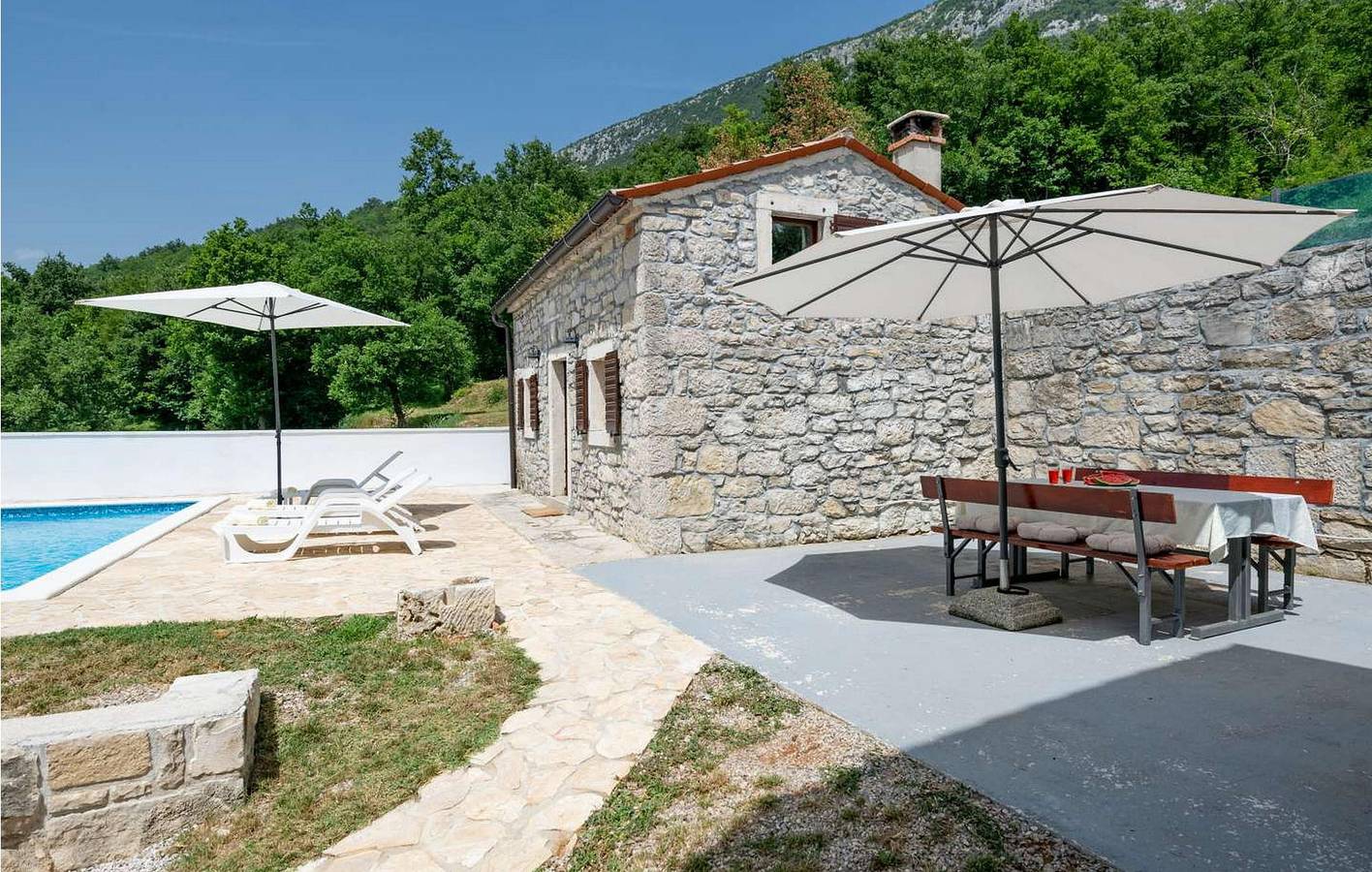 Charmante 2-Zimmer-Wohnung mit Pool, WLAN und Terrasse in der Nähe des Flusses Boljunčica in Kozljak, Ostküste Istrien