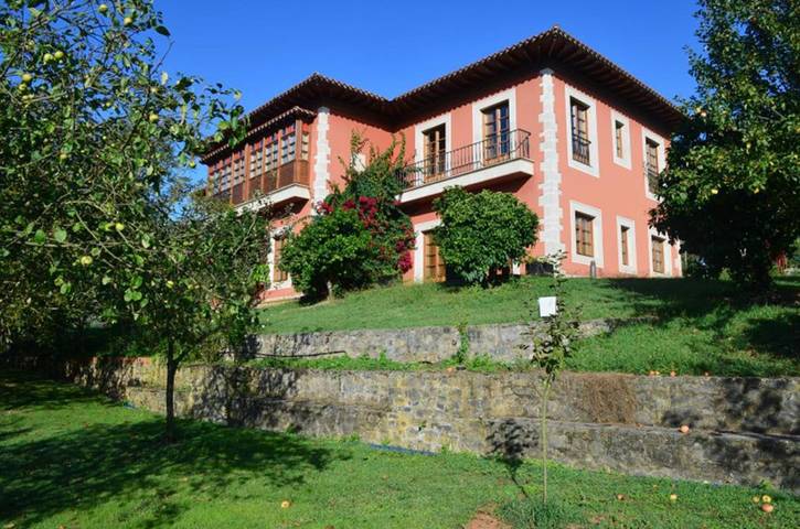 Casa rural con piscina para 6 personas, con jardín y piscina además de vistas y vistas al lago en Asturias - 2