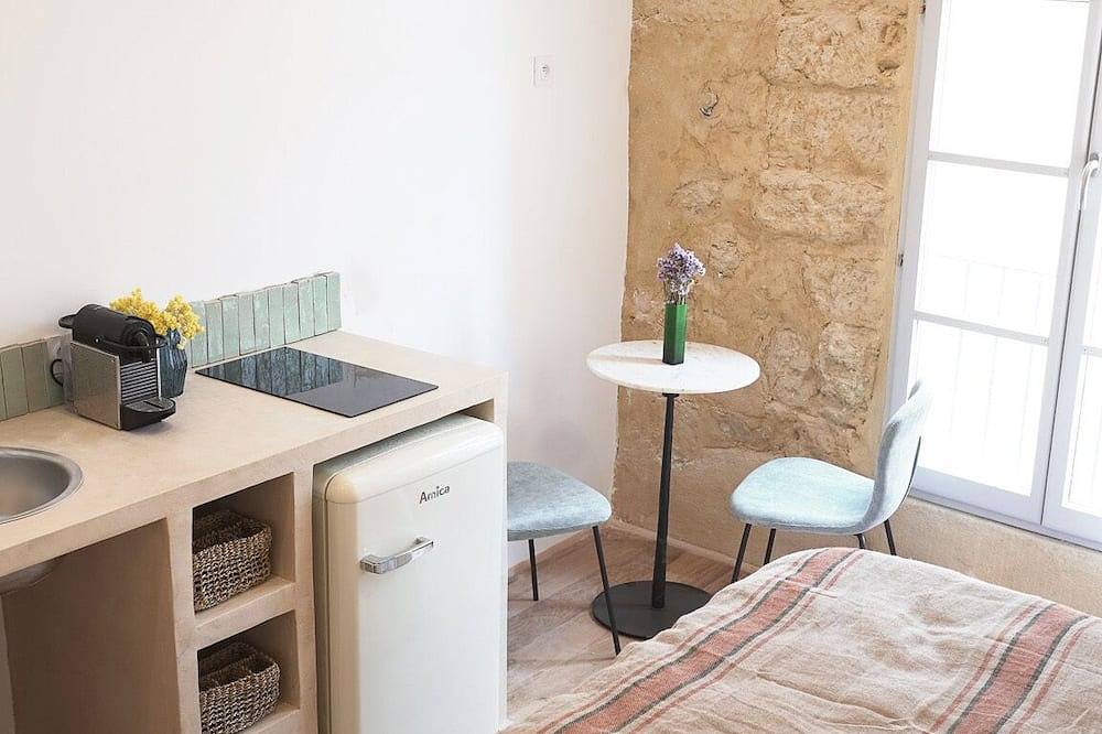 Ganze Wohnung, Studio-Ensuite-Blick auf den Hof in Salon-de-Provence, Mittelmeerküste (Frankreich)