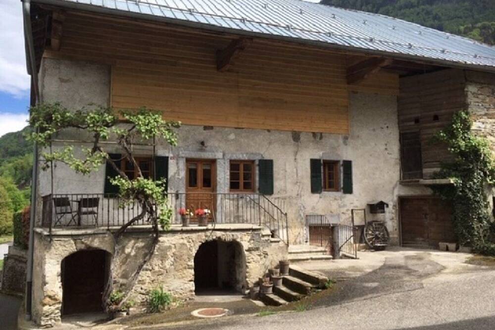 Cosy Maison de Campagne dans un village calme in Val-de-Chaise, Bauges