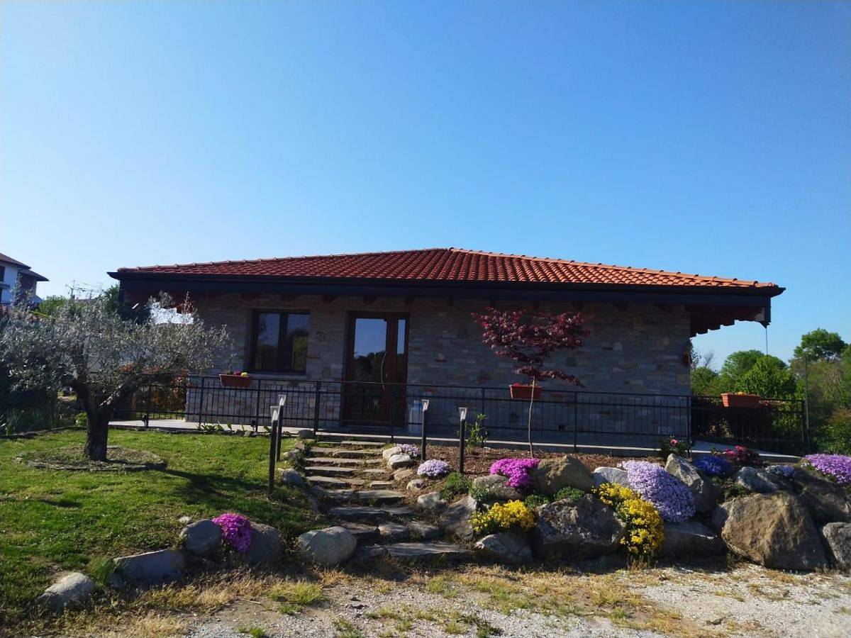 Poggio del Poeta in Comune di Angera, Lago Maggiore (Lombardei)