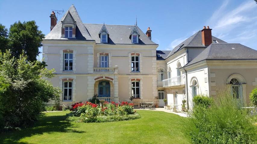 Location de vacances pour 2 personnes, avec Terrasse ainsi que Jardin et Piscine à Neuville-de-Poitou