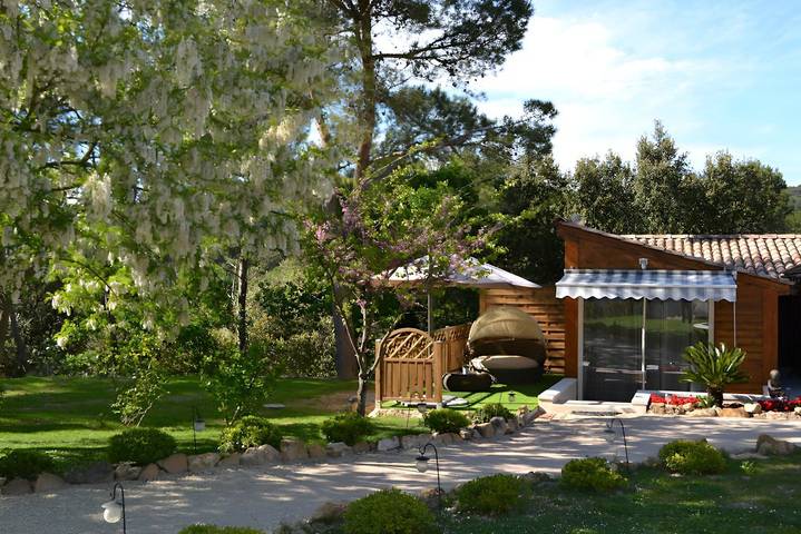 Location de vacances pour 2 personnes, avec piscine ainsi que jacuzzi et jardin à Mornas - 3