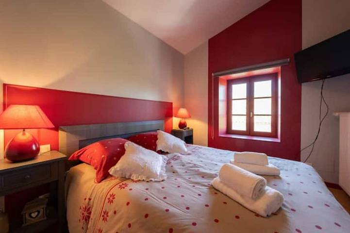 Gîte pour 9 personnes, avec terrasse et jardin à Saint-Just-Luzac - 3