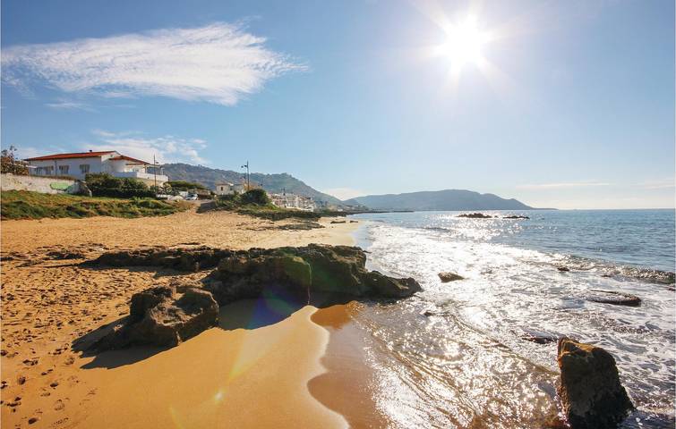 Accogliente appartamento con AC e parcheggio vicino alla spiaggia in Santa Maria di Castellabate, Castellabate