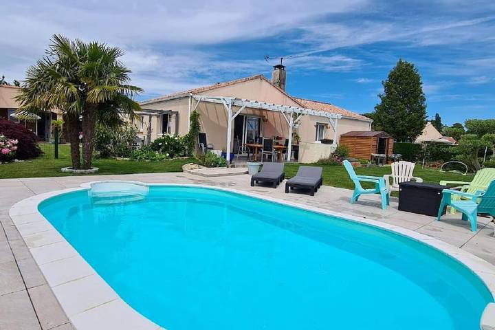 Casa de vacaciones para 10 personas, con vistas además de piscina y jardín - 1