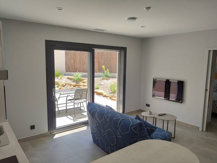 Gîte pour 2 personnes, avec terrasse ainsi que piscine et jardin à Laroque-des-Albères - 3