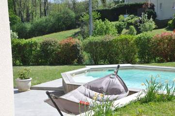 Gîte pour 8 personnes, avec jardin ainsi que piscine et vue à Rumilly